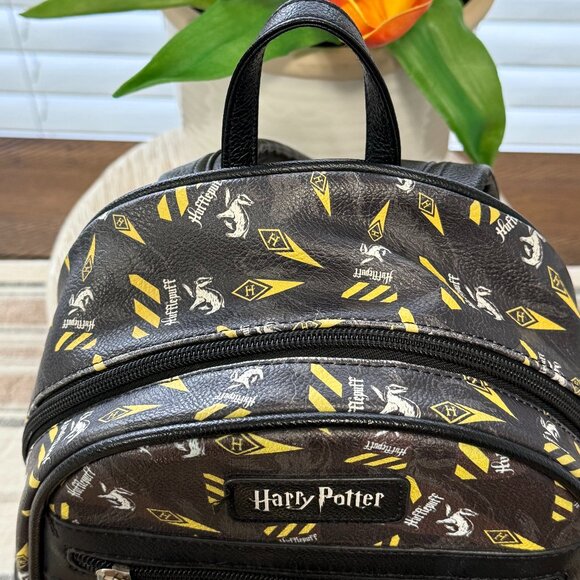 LOUNGEFLY HARRY POTTER HUFFLEPUFF BADGER 13" BACKPACK BLACK YELLOW DISNEY SCHOOL - Picture 5 of 14